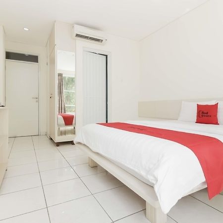 Hotel RedDoorz near Pancoran Yakarta Exterior foto