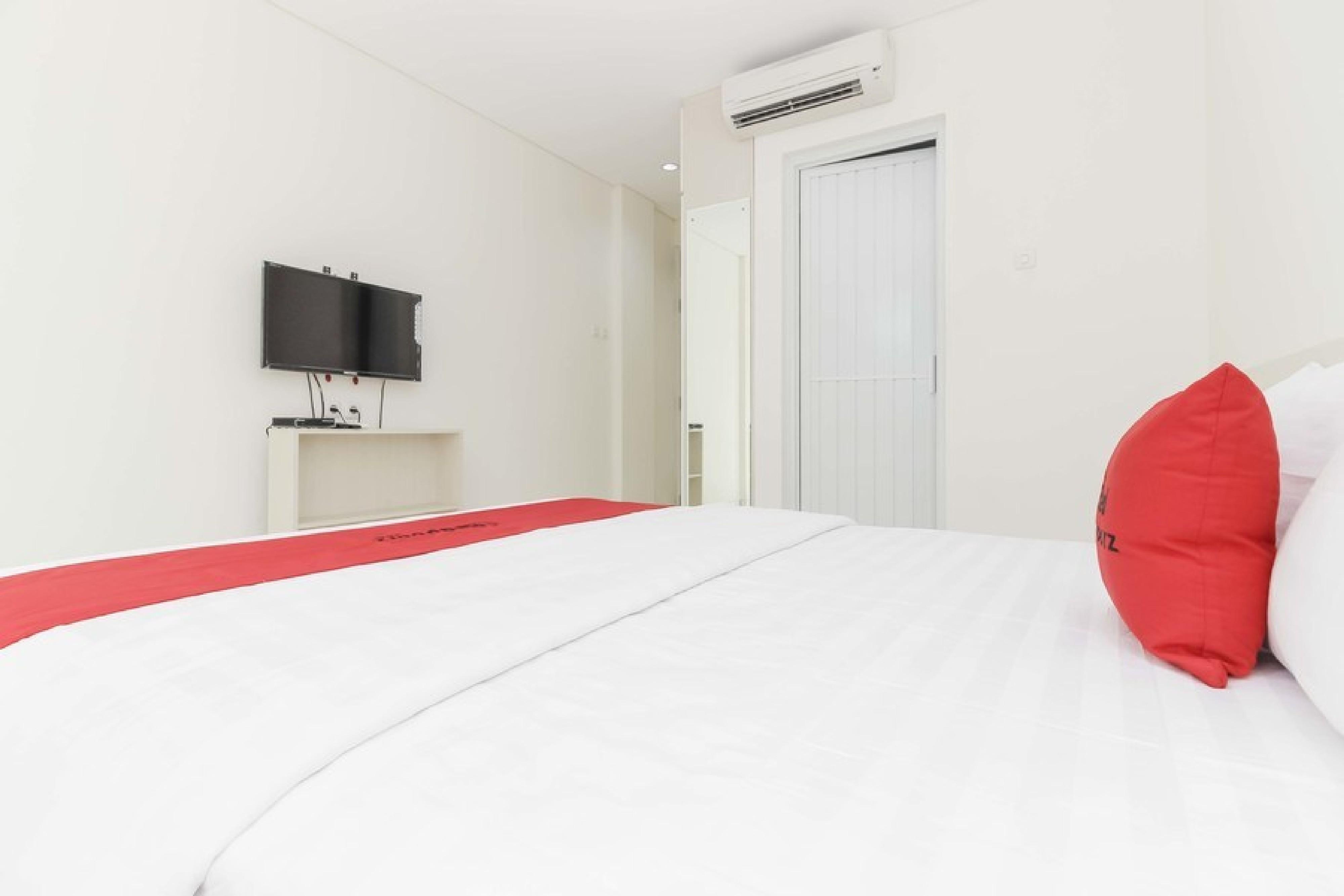 Hotel RedDoorz near Pancoran Yakarta Exterior foto