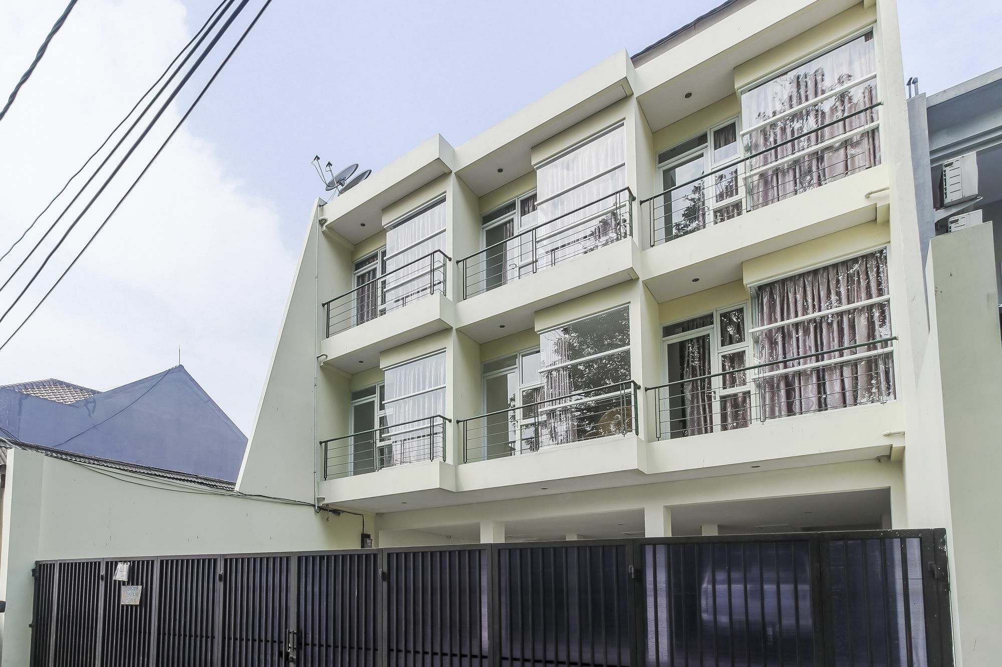 Hotel RedDoorz near Pancoran Yakarta Exterior foto