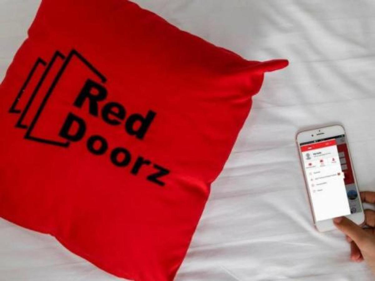 Hotel RedDoorz near Pancoran Yakarta Exterior foto